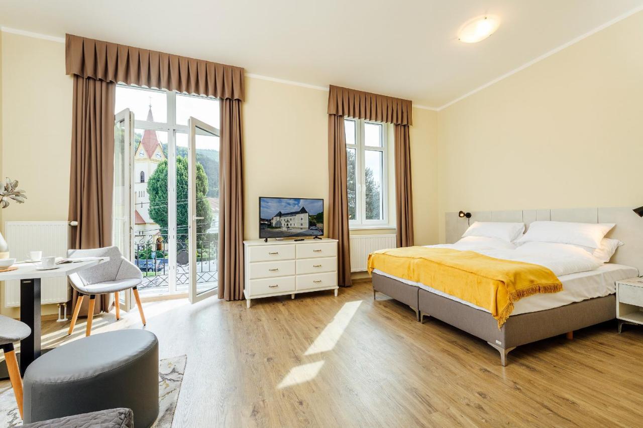 Apartmanovy Dom Grand - Contactless Check In เตรนชิอาสกี เตปลิตเซ ภายนอก รูปภาพ