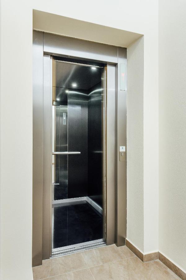 Apartmanovy Dom Grand - Contactless Check In เตรนชิอาสกี เตปลิตเซ ภายนอก รูปภาพ